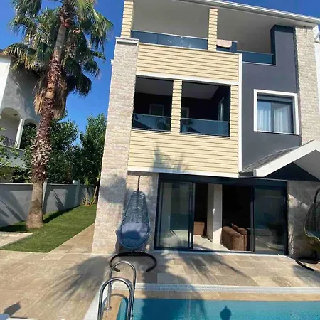 Pars Antalya Three Story Villa, Private Pool And Roof Terrace Three Bedroom For Six Guests فيلة بيليك